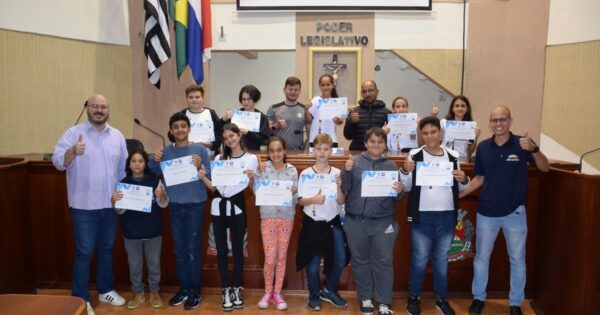 Murilo Jácomo recebe a visita de alunos da Escola Juventina