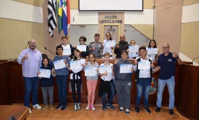 Murilo Jácomo recebe a visita de alunos da Escola Juventina