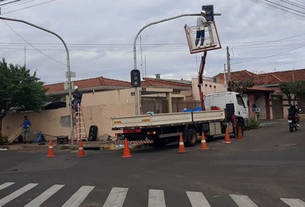 Cruzamento da Rua Ananias de Carvalho X Av. Comendador Castro Ribeiro X Rua Braz Florenzano (esquina do Mausoléu da Menina Izildinha)