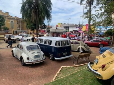 Encontro de carros antigos reúne mais de 300 veículos em Monte Alto