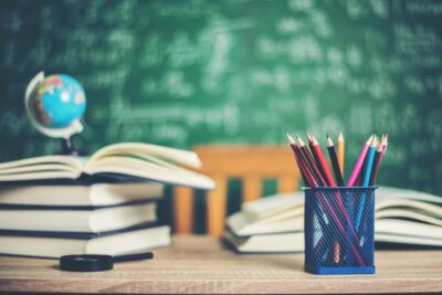 Brasileiros deixam escola