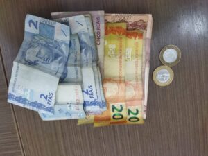 Indivíduo é detido com porções de maconha