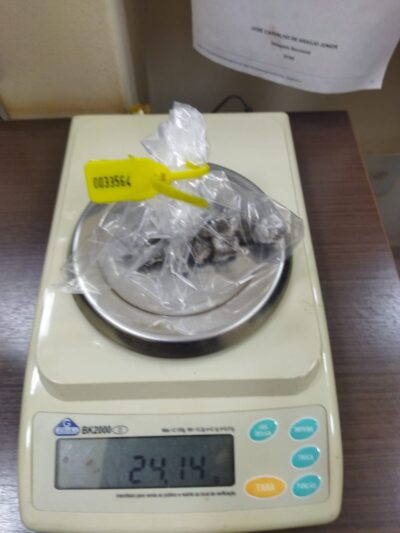 Indivíduo é detido com porções de maconha