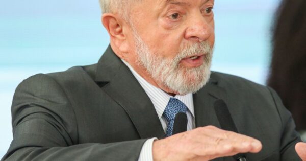 Lula Afirma que Dilma Merece Desculpas por Impeachment